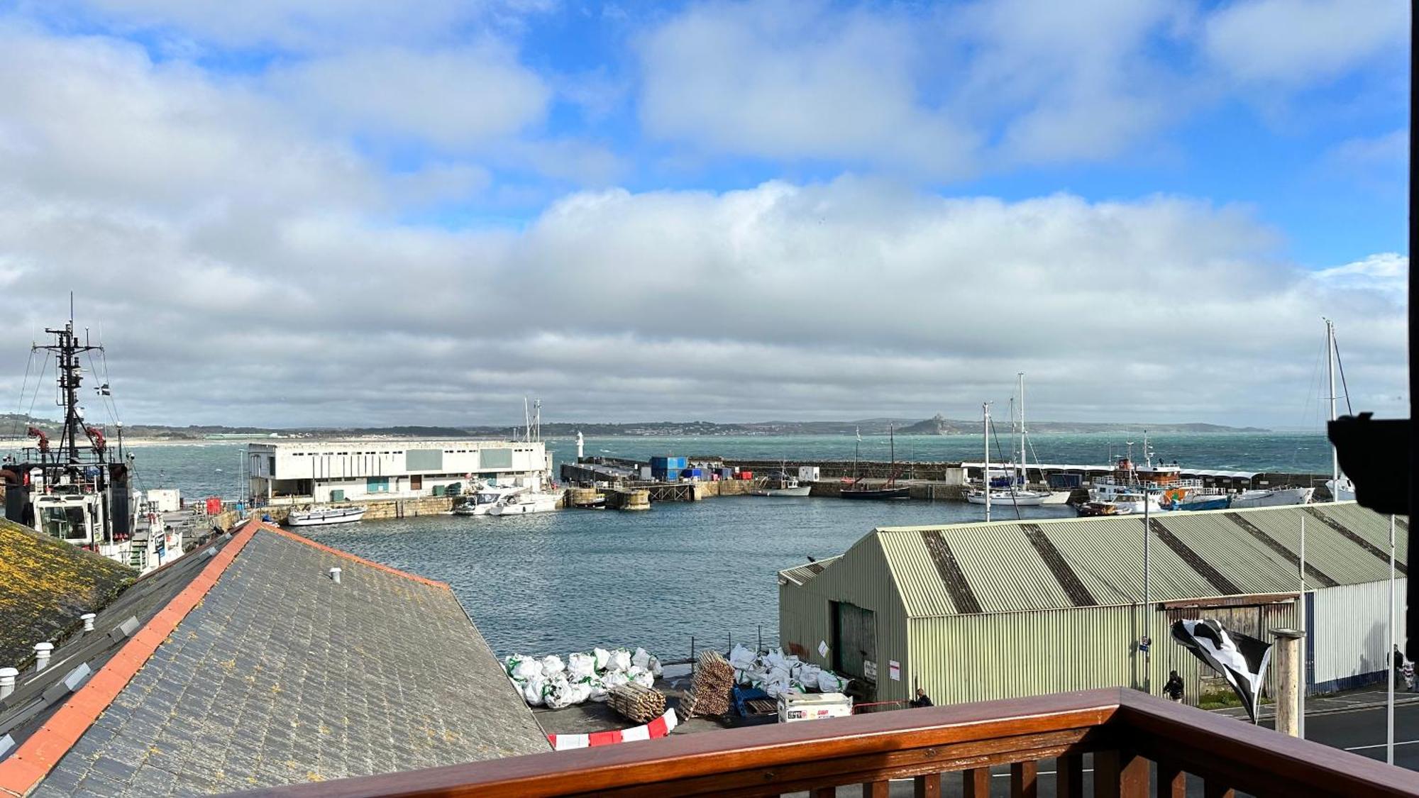 Penthouse 3 - Spacious Harbourside Apartment With Stunning Sea Views Penzance Exterior foto